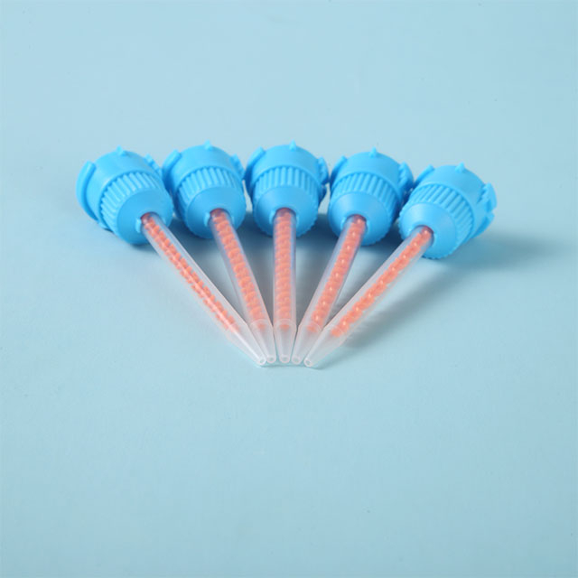 Consejos de mezcla flexible rosa para llenar equipos de dientes